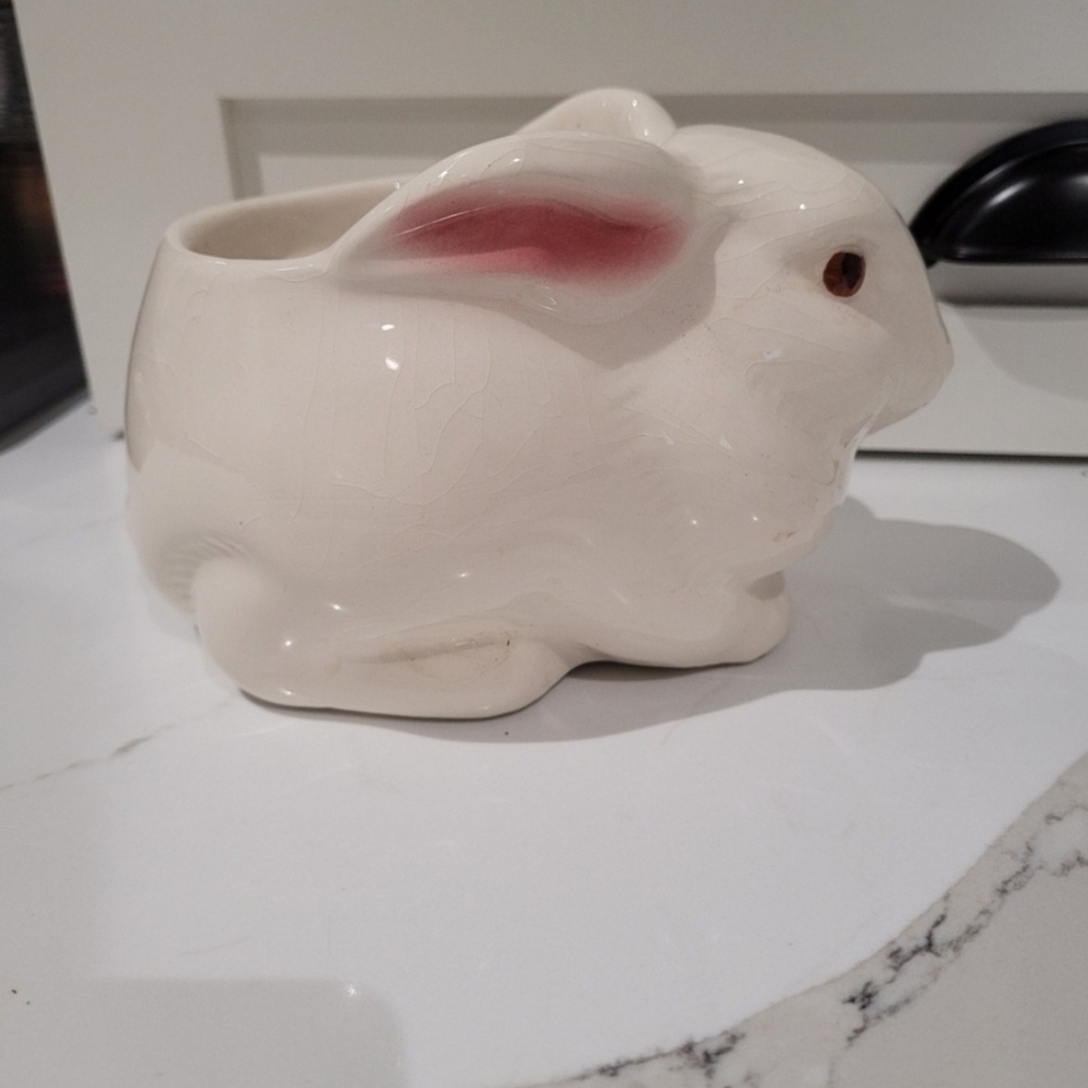 Avon White Ceramic Bunny Vase/ planter